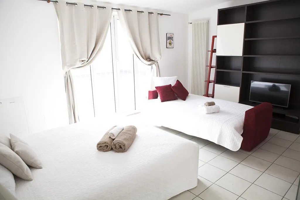 Alessia'S Flat - Loreto Milan 0*,